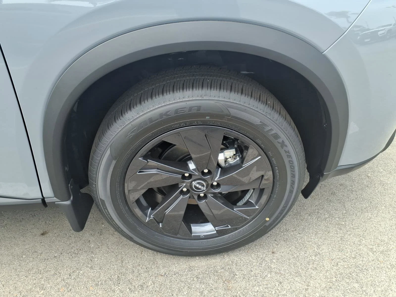 New 2026 Boulder Gray Pearl Nissan SV image 6