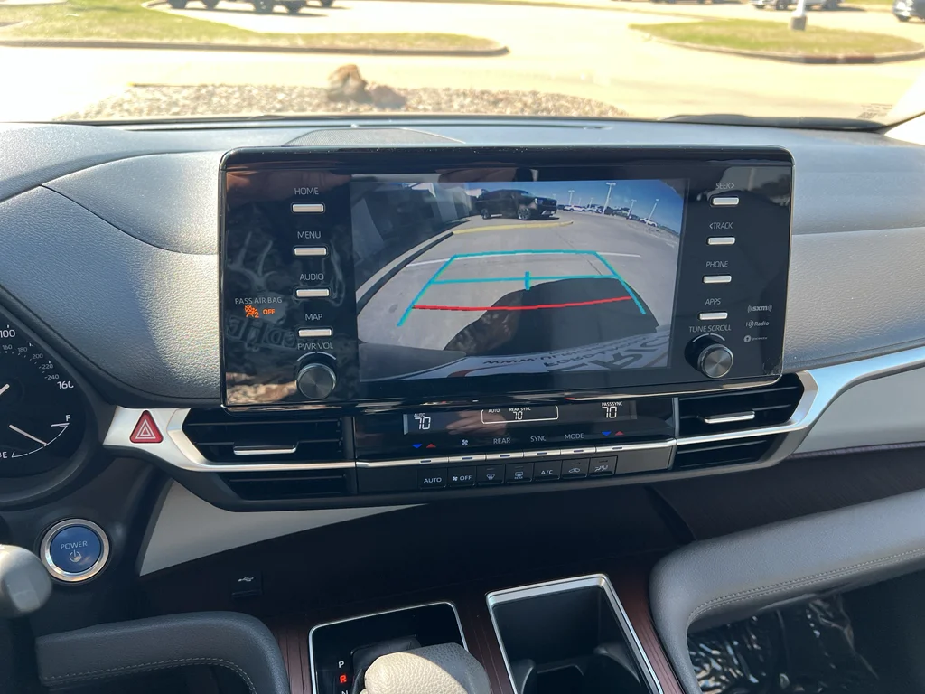 2023 Toyota Sienna LE - Photo 16