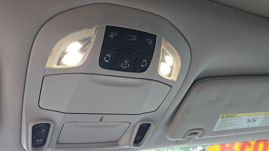 Used 2018 White Chrysler Limited image 17