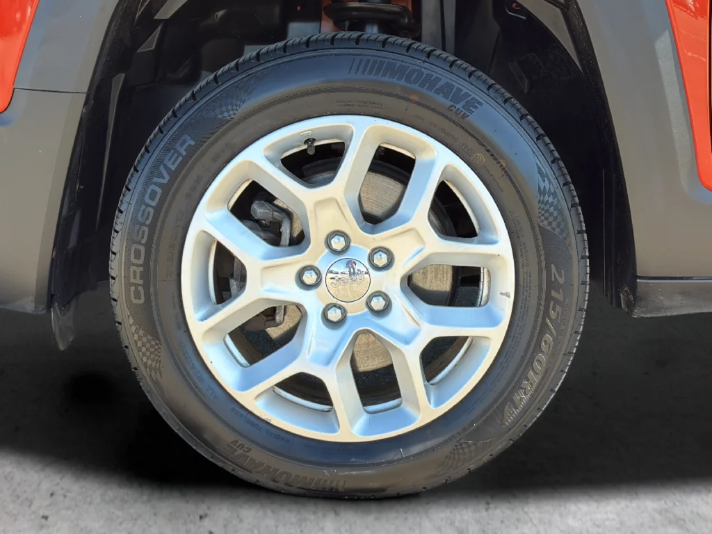 Used 2016 Orange Jeep Latitude image 34