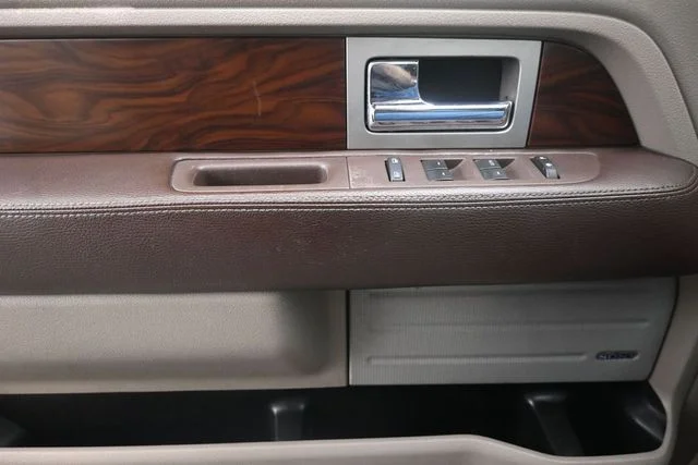 Used 2009  Ford Platinum image 23