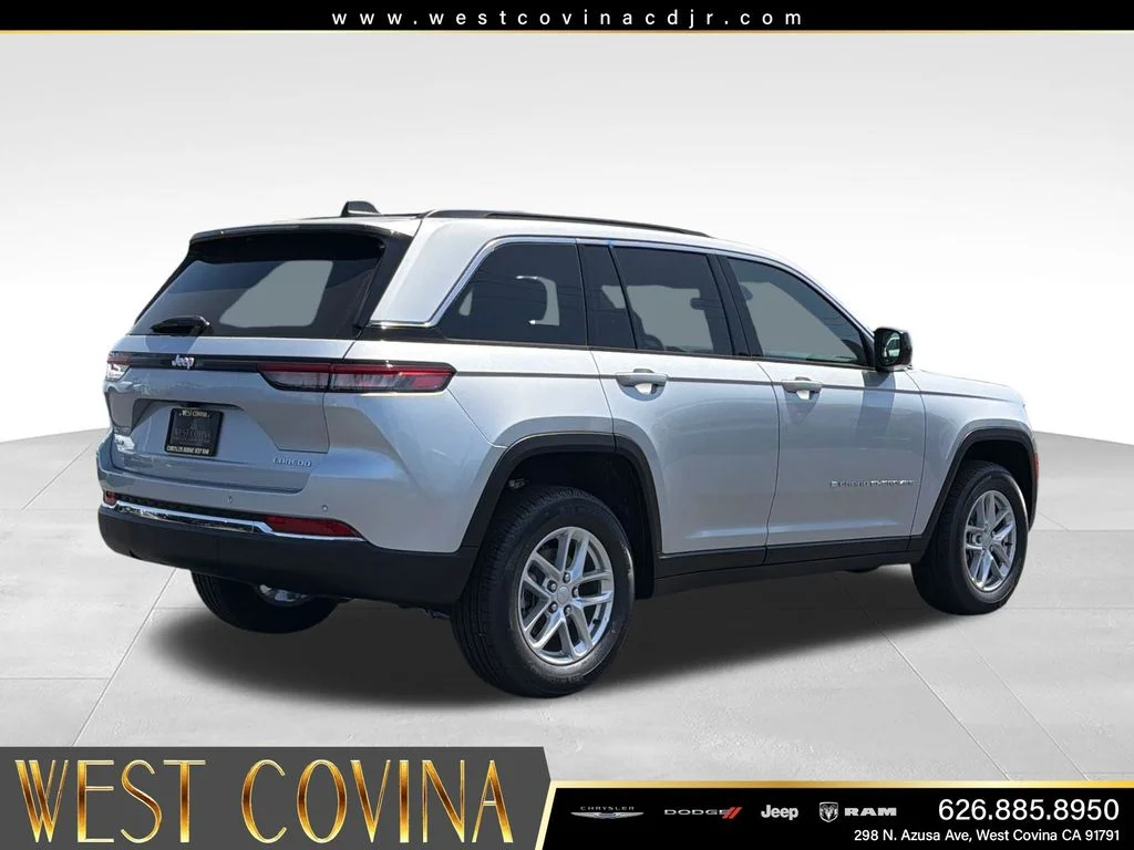 New 2026 Silver Zynith Jeep Laredo X image 4