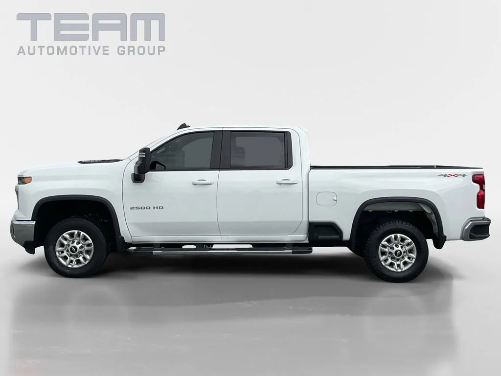 Used 2024 Summit White Chevrolet LT image 4