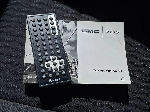 Used 2015 White GMC SLE image 27
