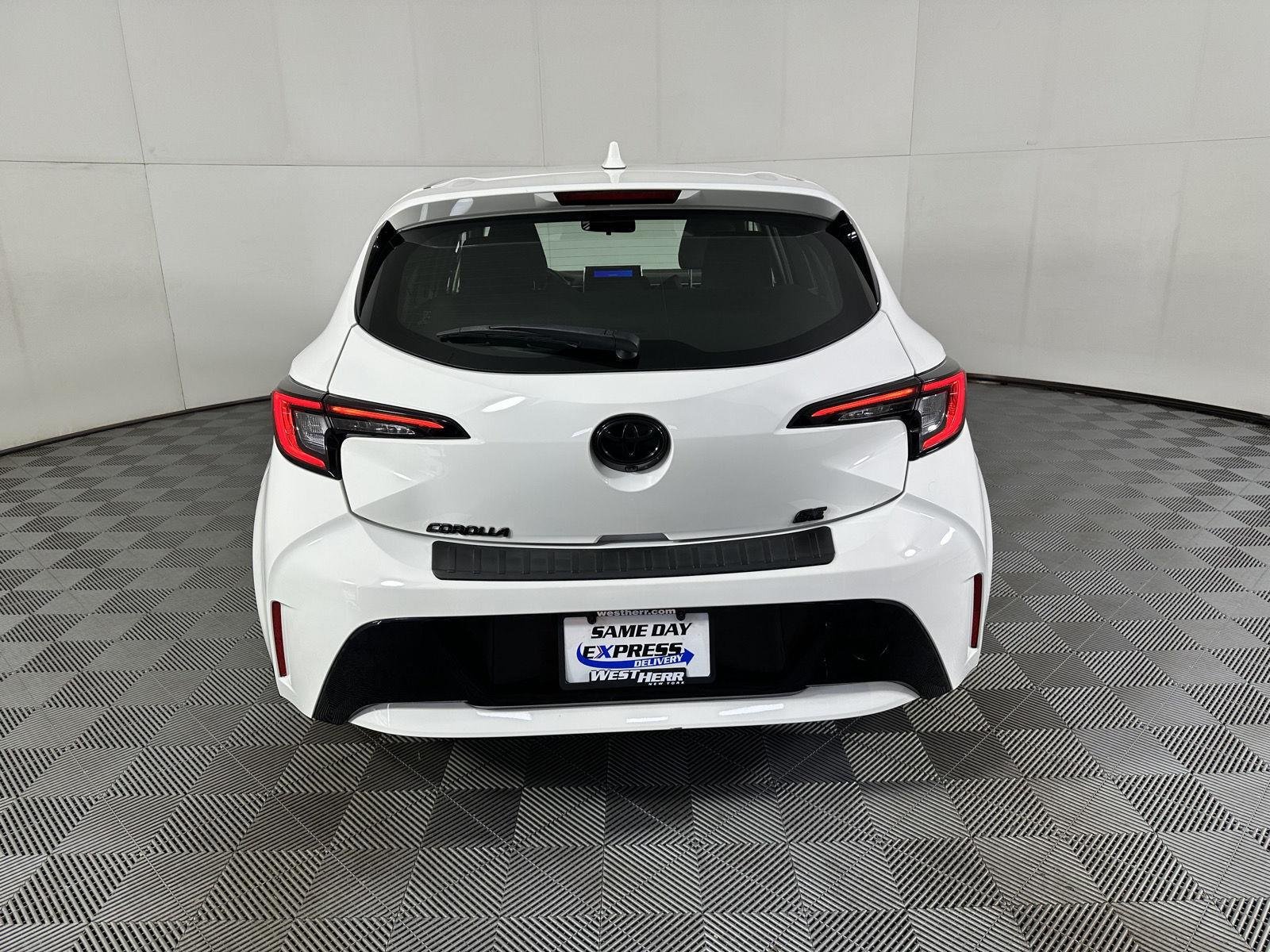 Used 2024 Ice Cap Toyota SE image 20