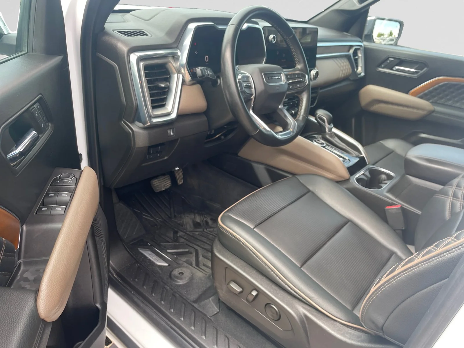 Used 2023 Summit White GMC Denali Crew 4x4 Leather Sunroof Nav image 13
