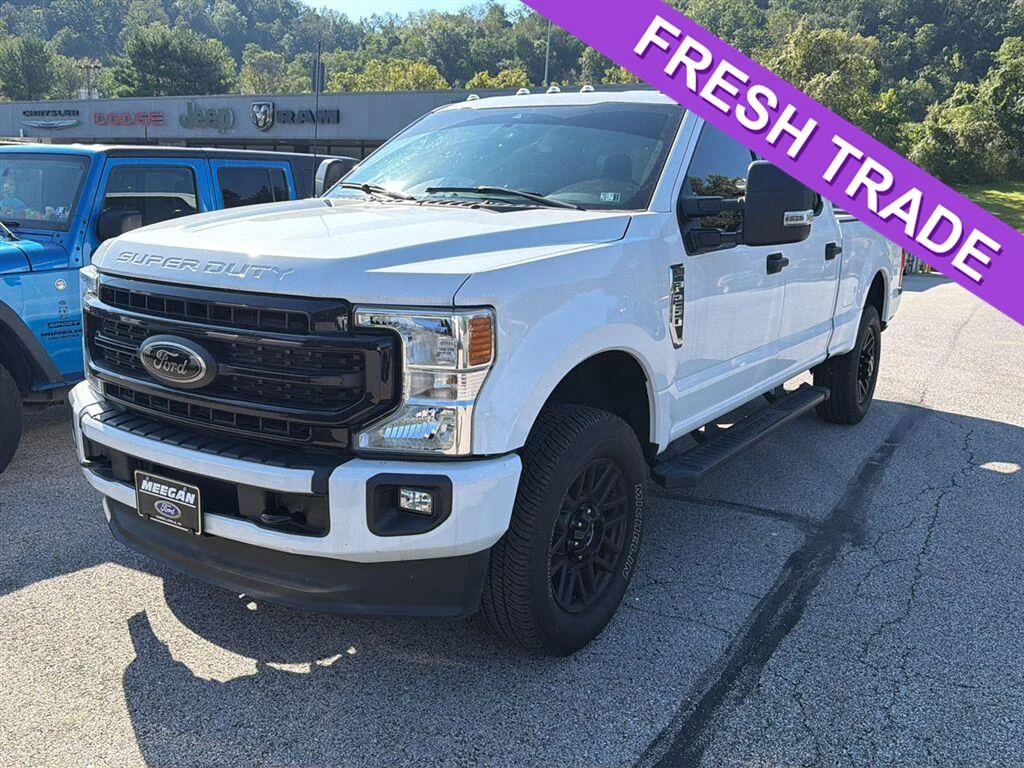 Used 2022 Oxford White Ford XLT image 1