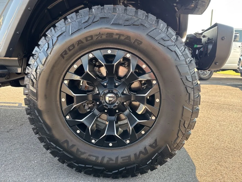 Used 2018 Gray Jeep Unlimited Sahara image 12