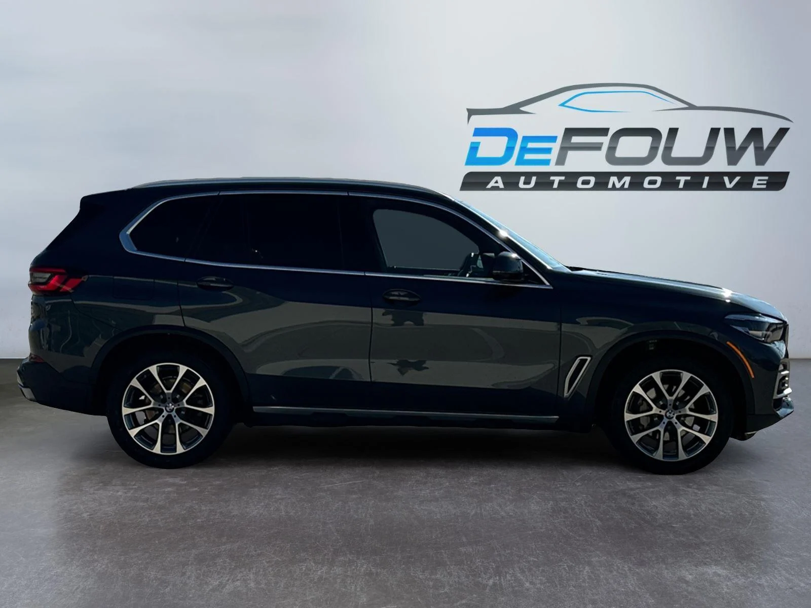 Used 2021 Arctic Grey Metallic BMW xDrive40i image 2