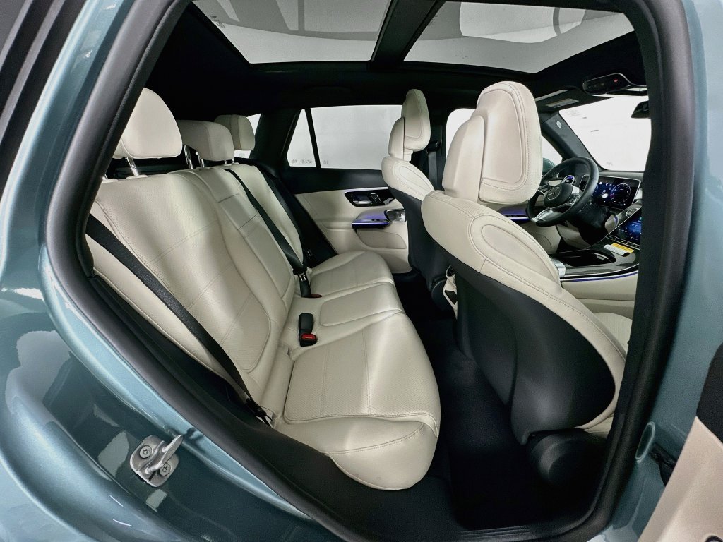 New 2027 Silver Mercedes-Benz GLC 300 image 29