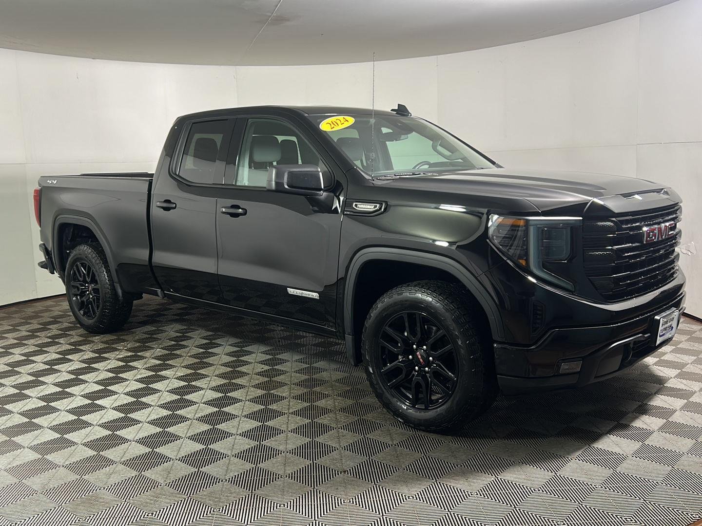 Used 2024 Onyx Black GMC Elevation image 5