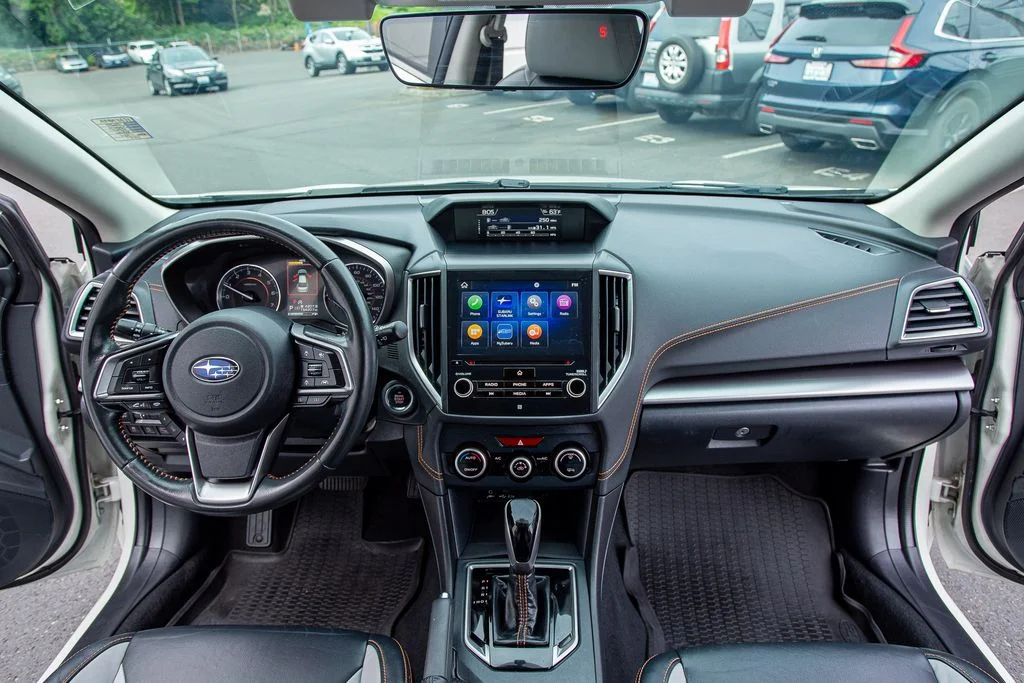 Used 2020 Crystal White Pearl Subaru Limited image 21