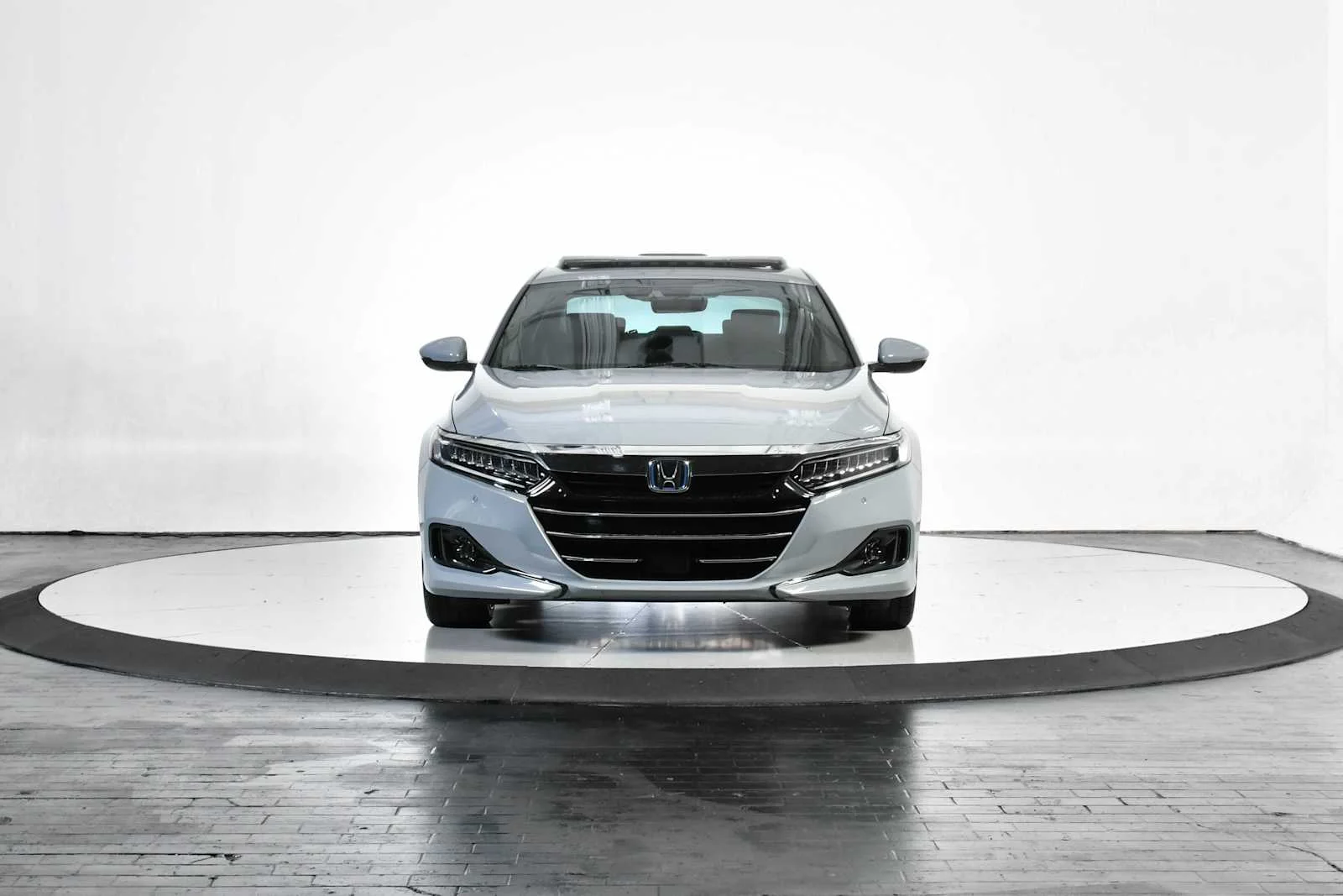 Used 2022 Sonic Gray Pearl Honda Touring image 9
