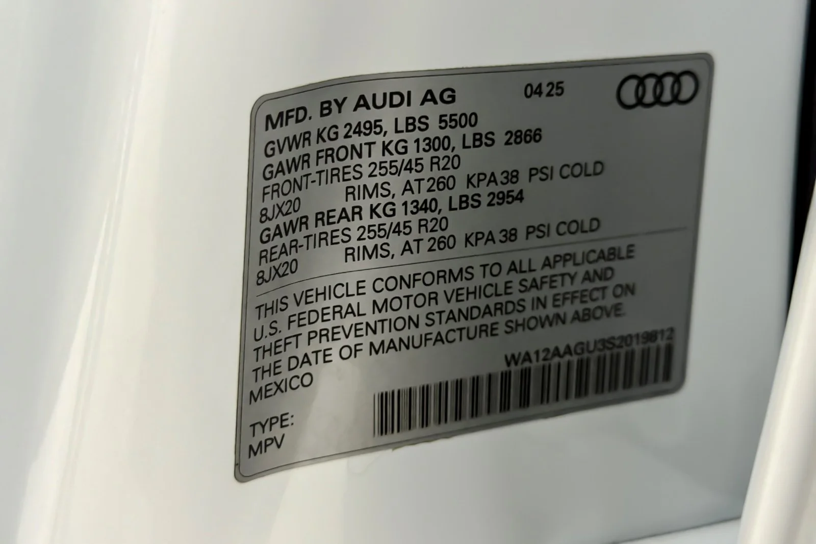 Used 2025 Glacier White Metallic Audi Premium Plus 2.0 TFSI quattro image 28