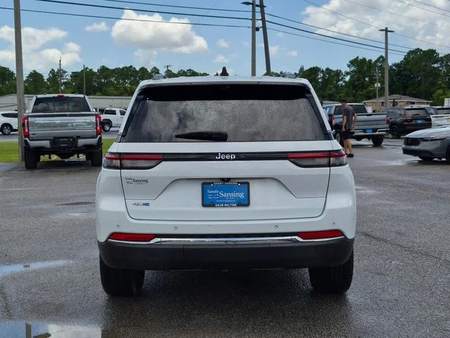 Used 2022 White Jeep 4xe image 4