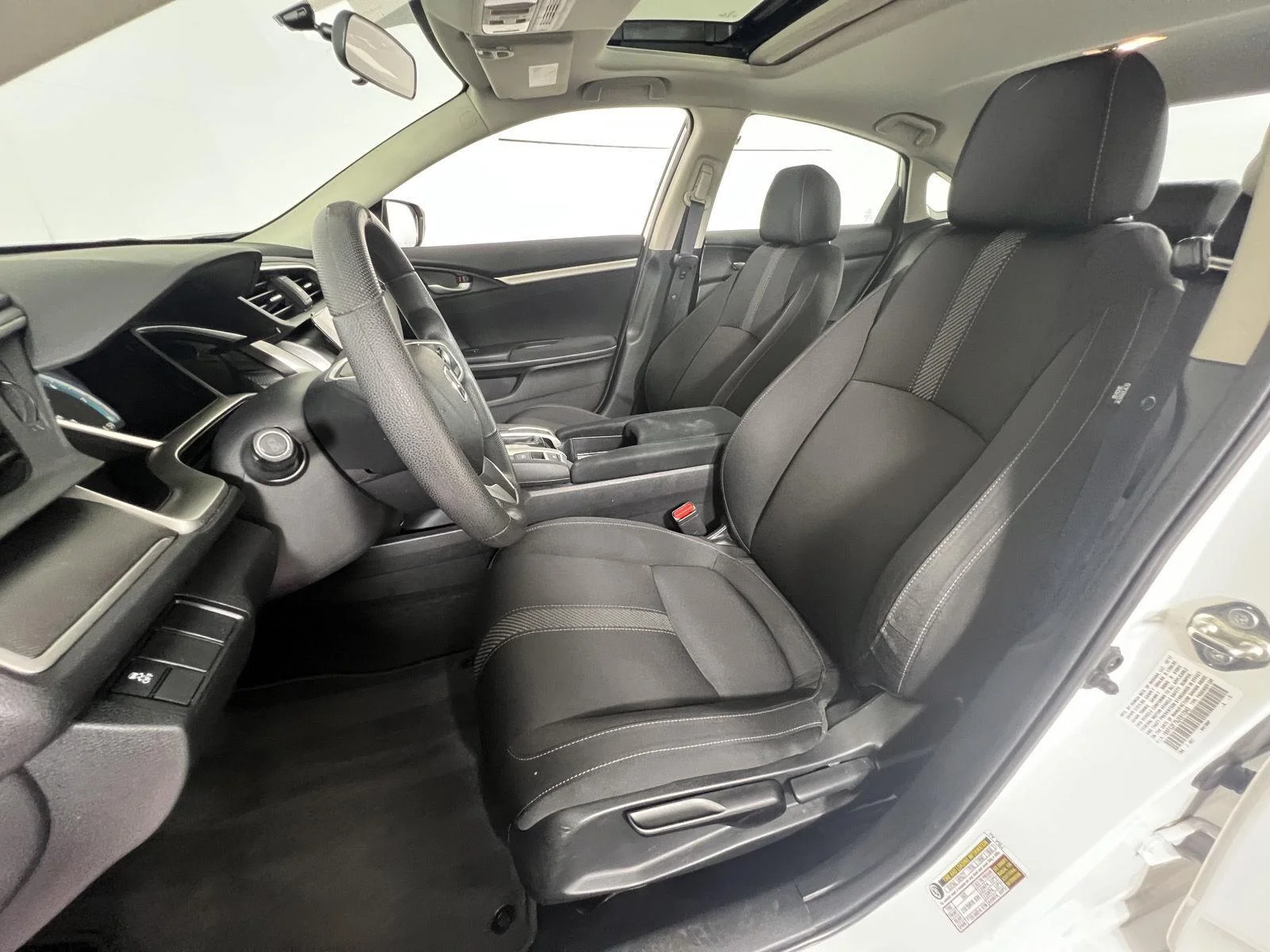 Used 2018  Honda EX image 2