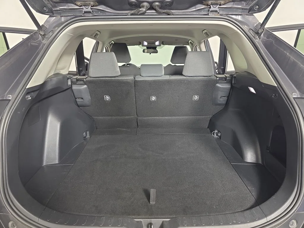 Used 2024 Magnetic Gray Metallic Toyota XLE image 27