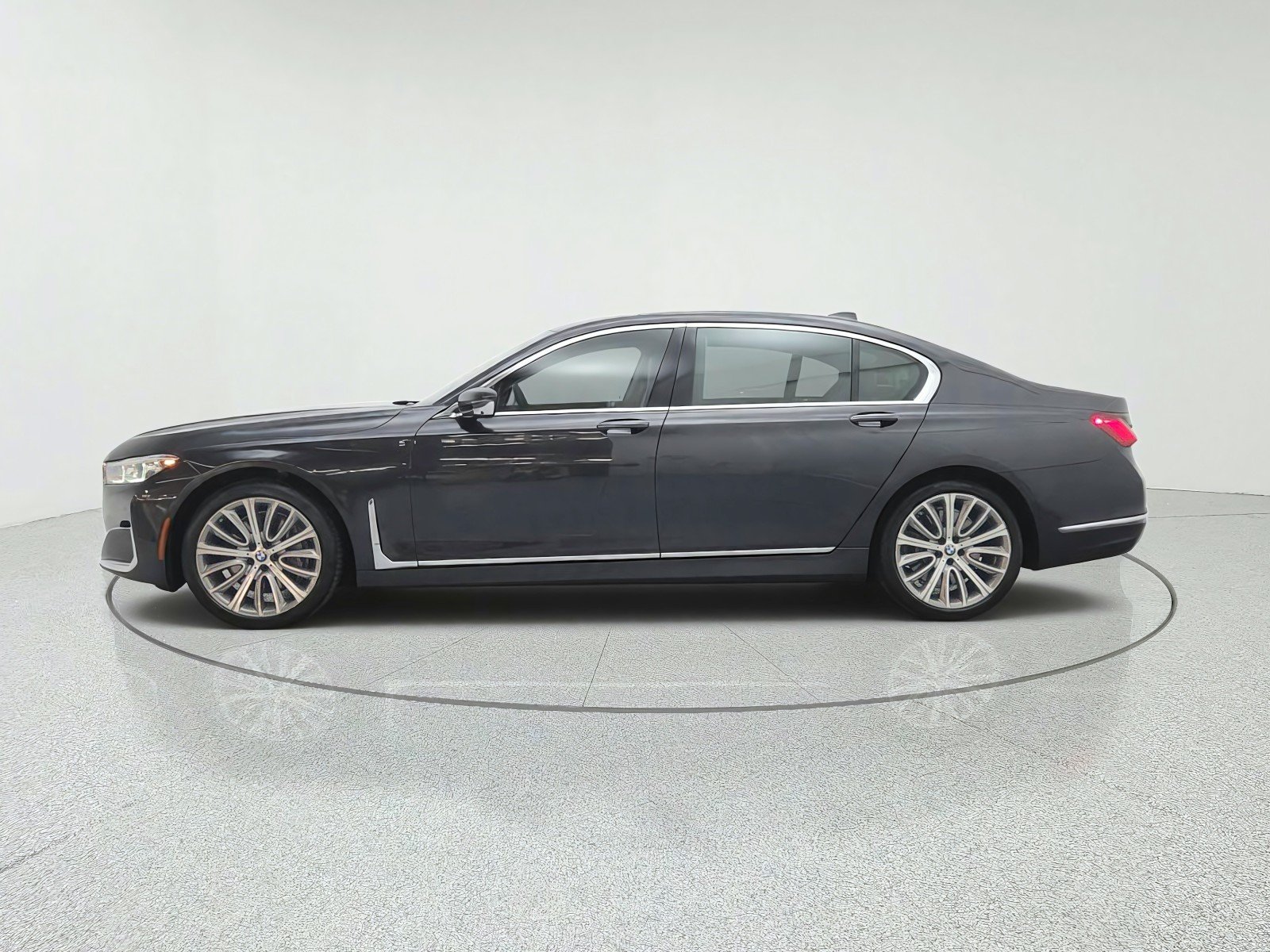 Used 2020 Dark Graphite Metallic BMW 750i xDrive Sedan image 8