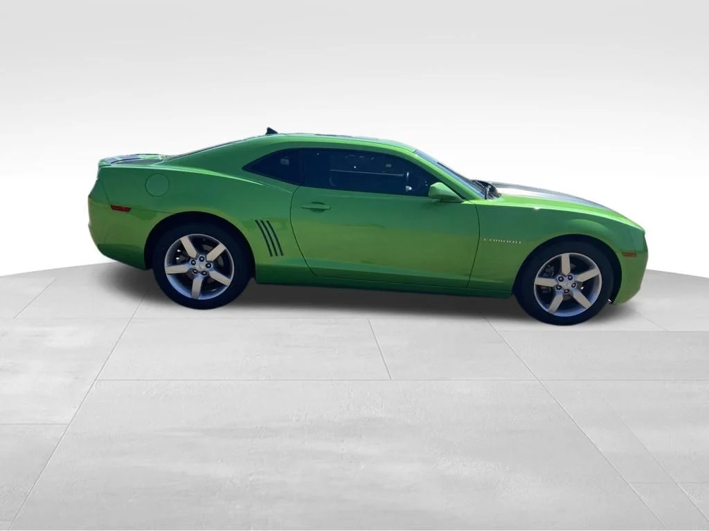 Used 2010 Green Chevrolet 1LT image 11