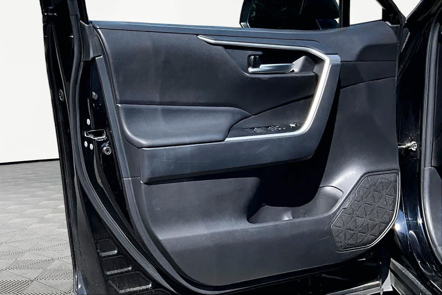 Used 2025 Midnight Black Metallic Toyota XLE image 22