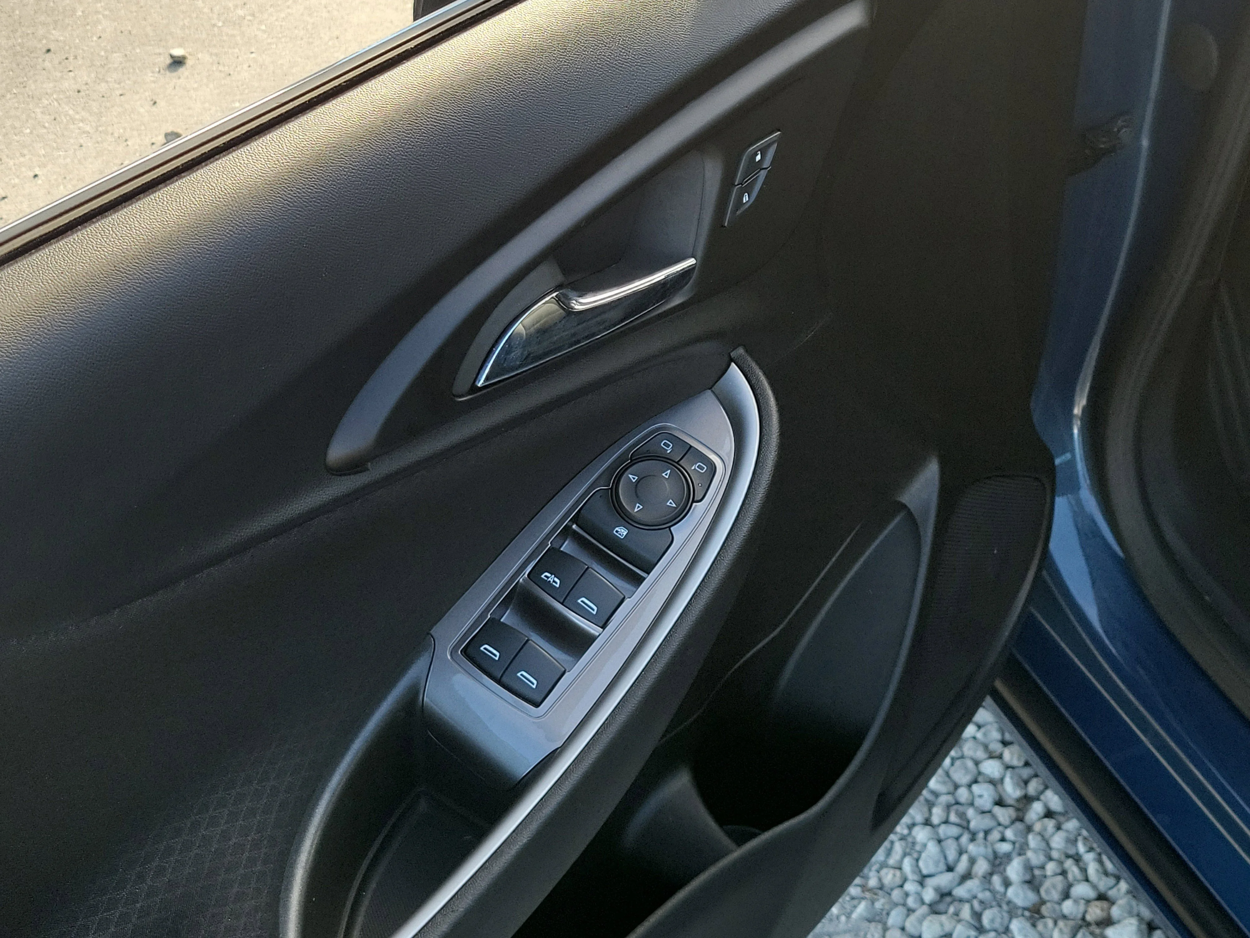 Used 2024 Lakeshore Blue Metallic Chevrolet LT image 20