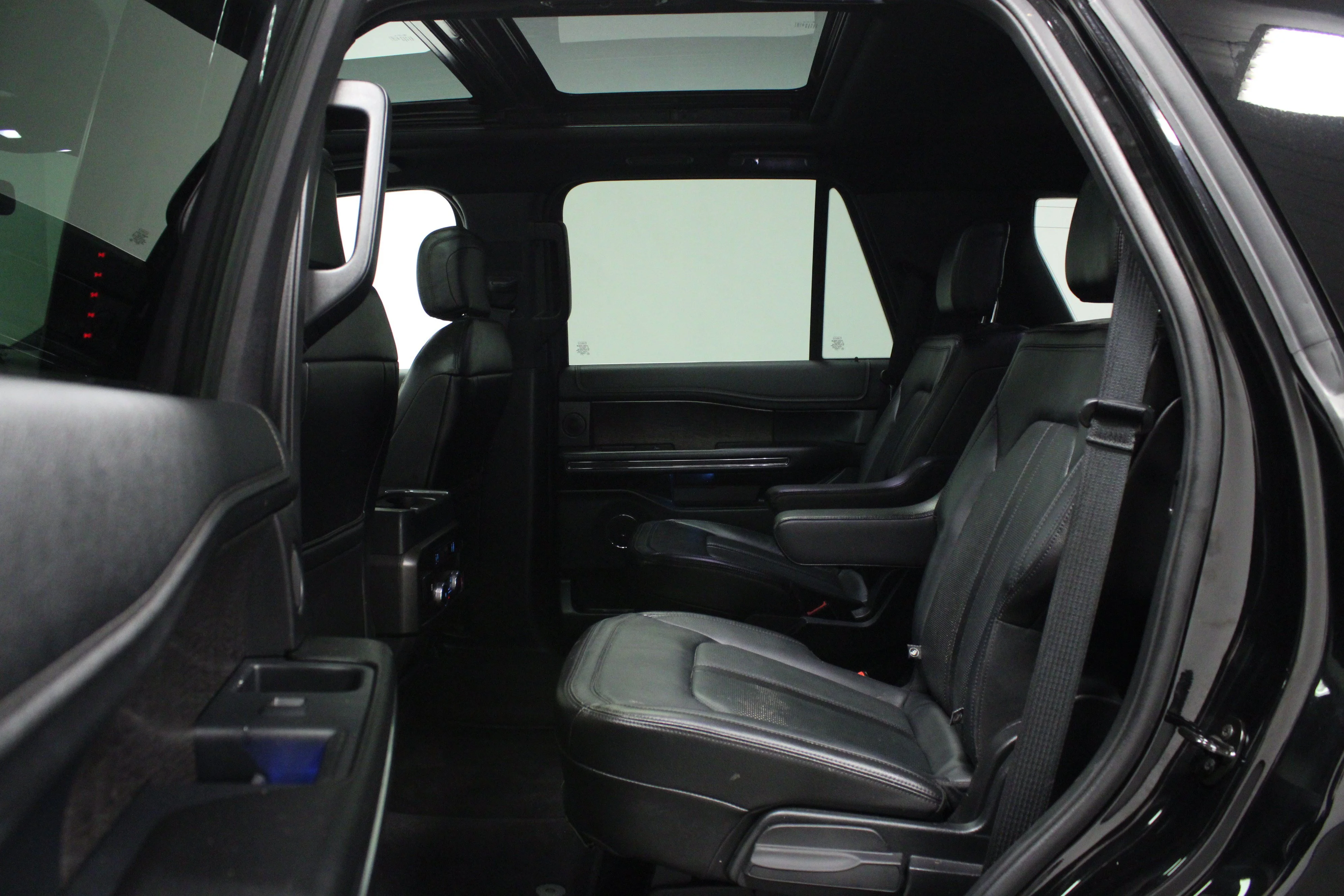 Used 2018 Shadow Black Ford Limited image 13