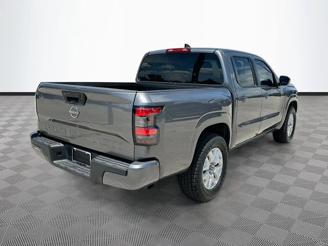Used 2022 Gray Nissan SV image 5