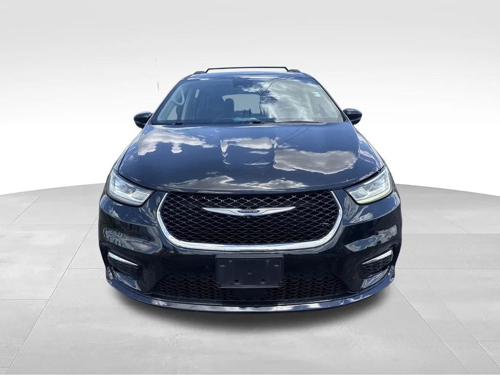 Used 2022 Black Chrysler Touring L image 9