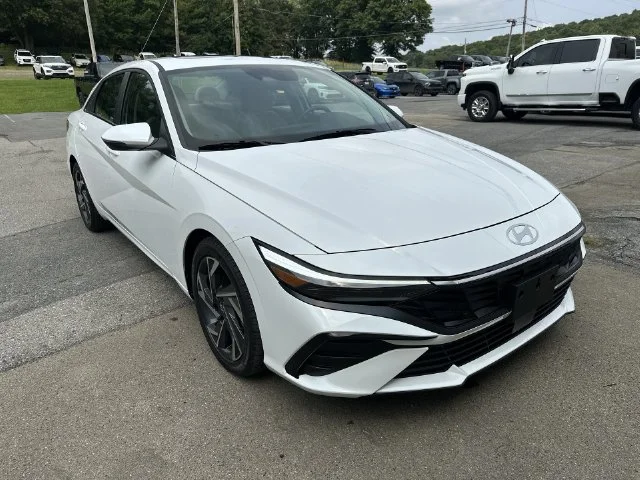 Used 2025 White Hyundai Limited image 18