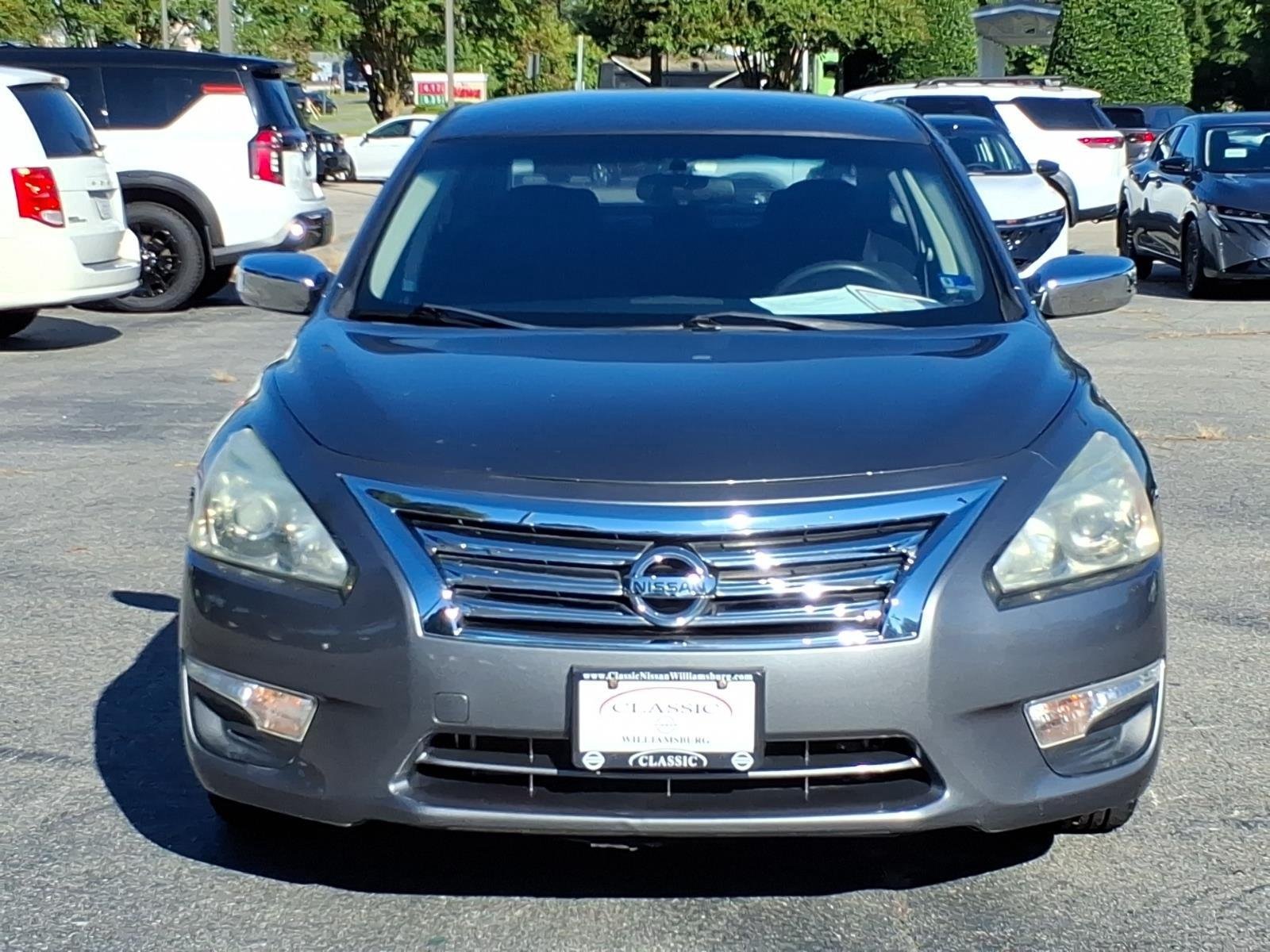 Used 2014 Gun Metallic Nissan 2.5 S image 2