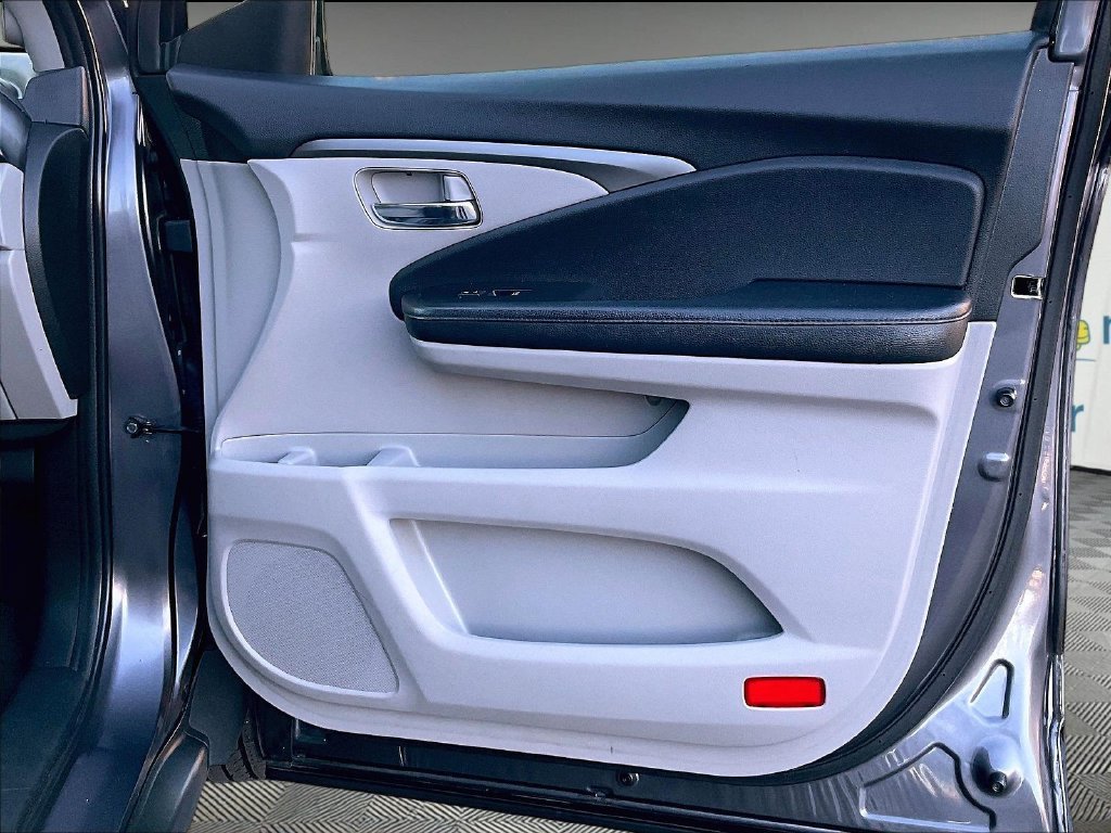 Used 2018 Gray Honda LX image 12