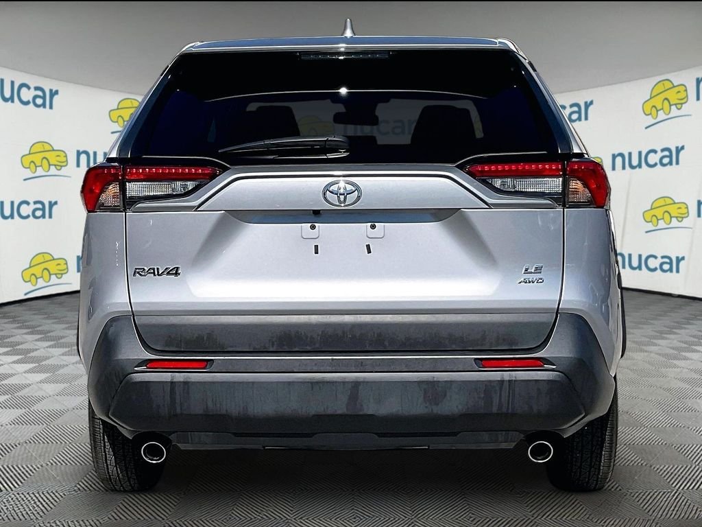 Used 2025 Silver Toyota LE image 5