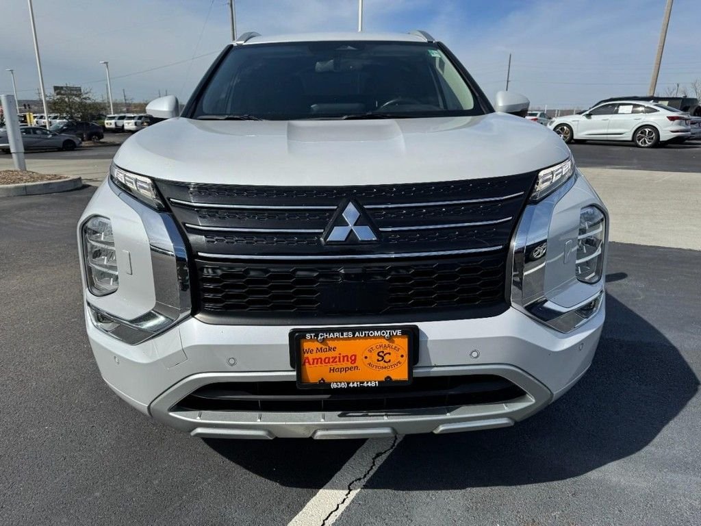 Used 2022  Mitsubishi SEL image 9