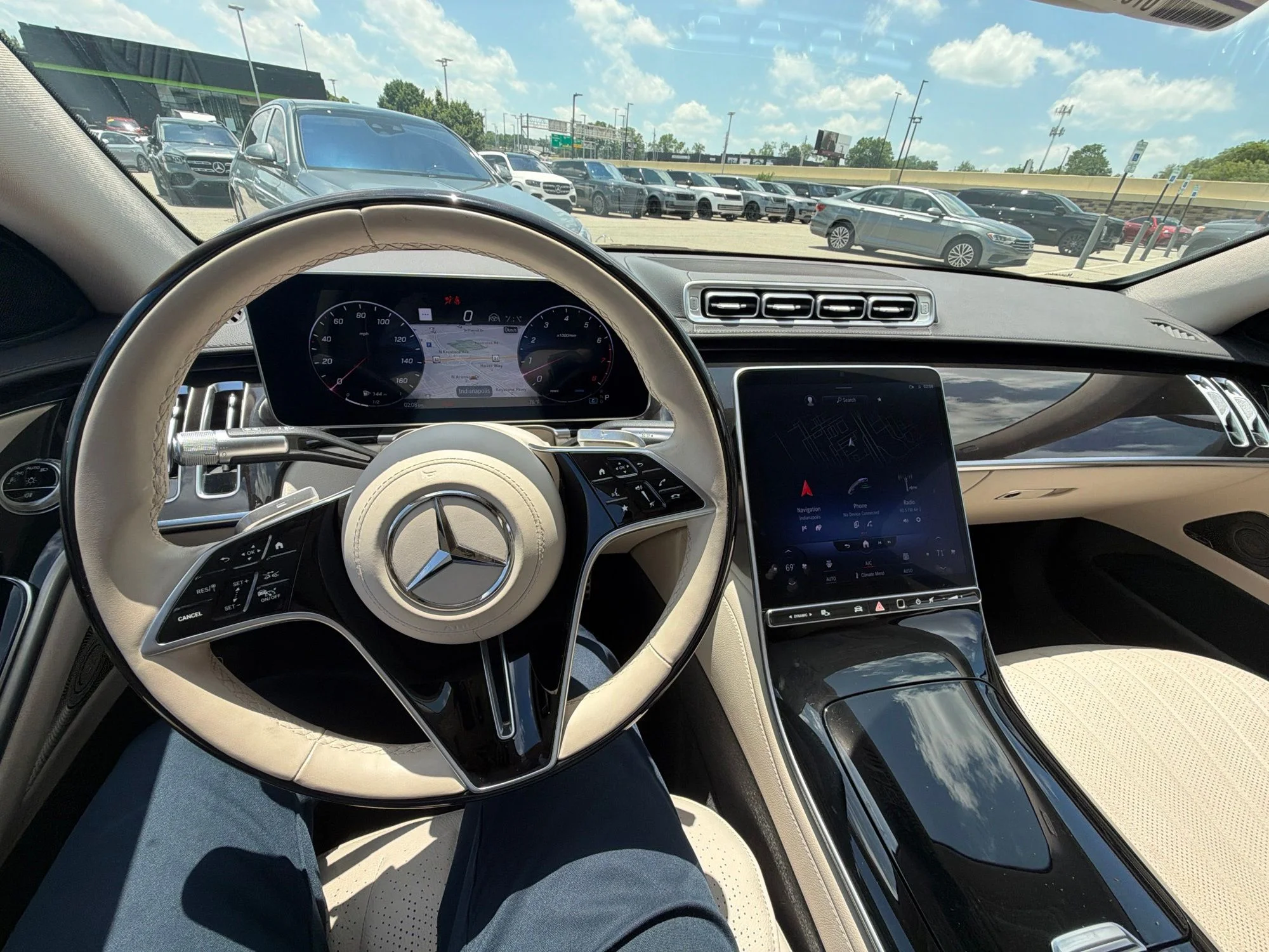 Used 2023 Gold Mercedes-Benz S 500 image 11