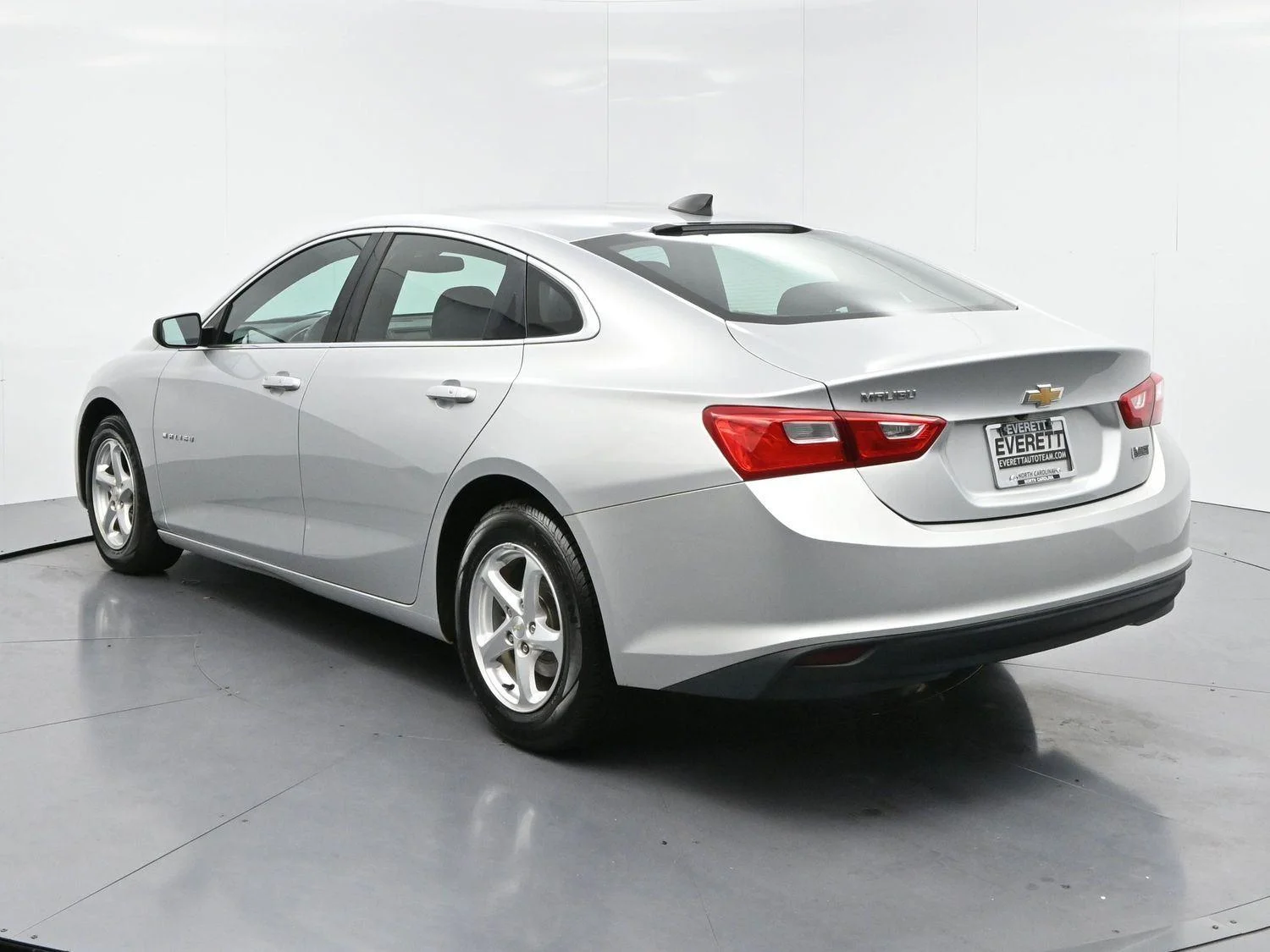 Used 2018 SILVER ICE METALLIC Chevrolet LS image 5