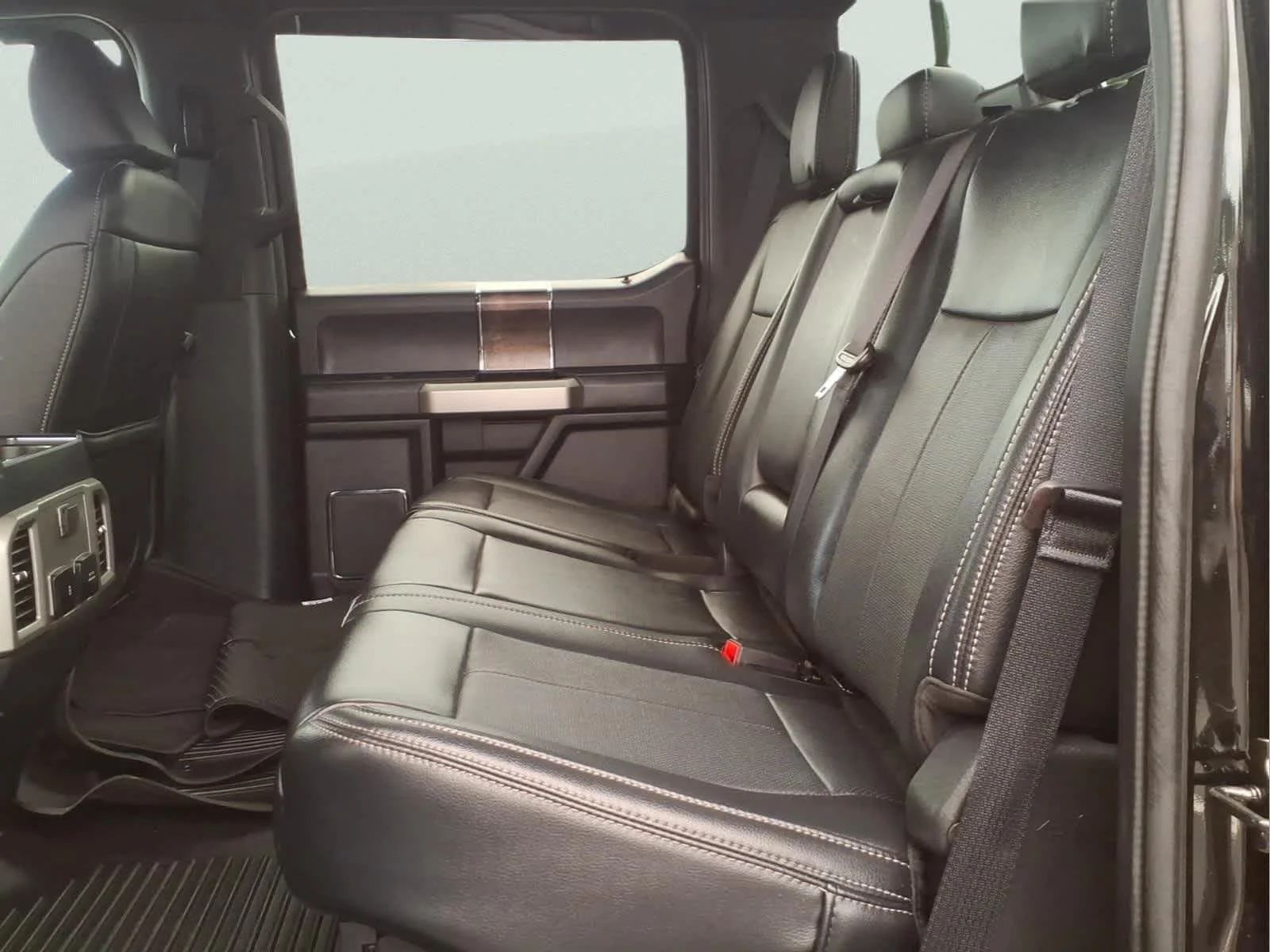 Used 2022 Agate Black Metallic Ford LARIAT image 29