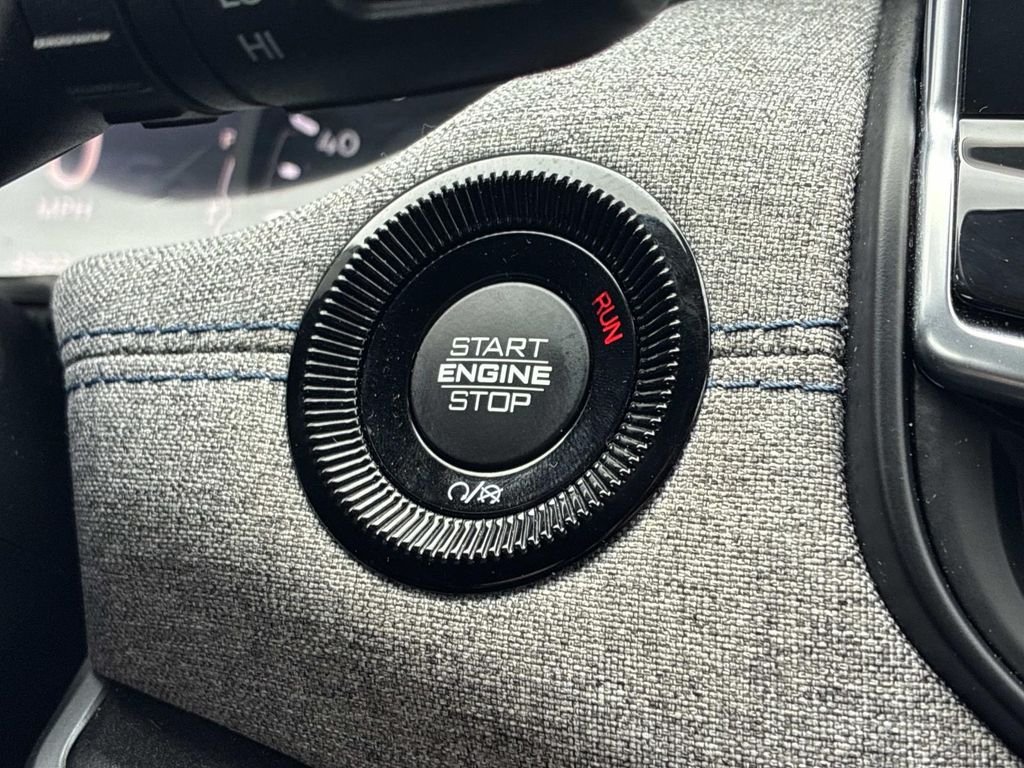 Used 2022 White Jeep Latitude image 28