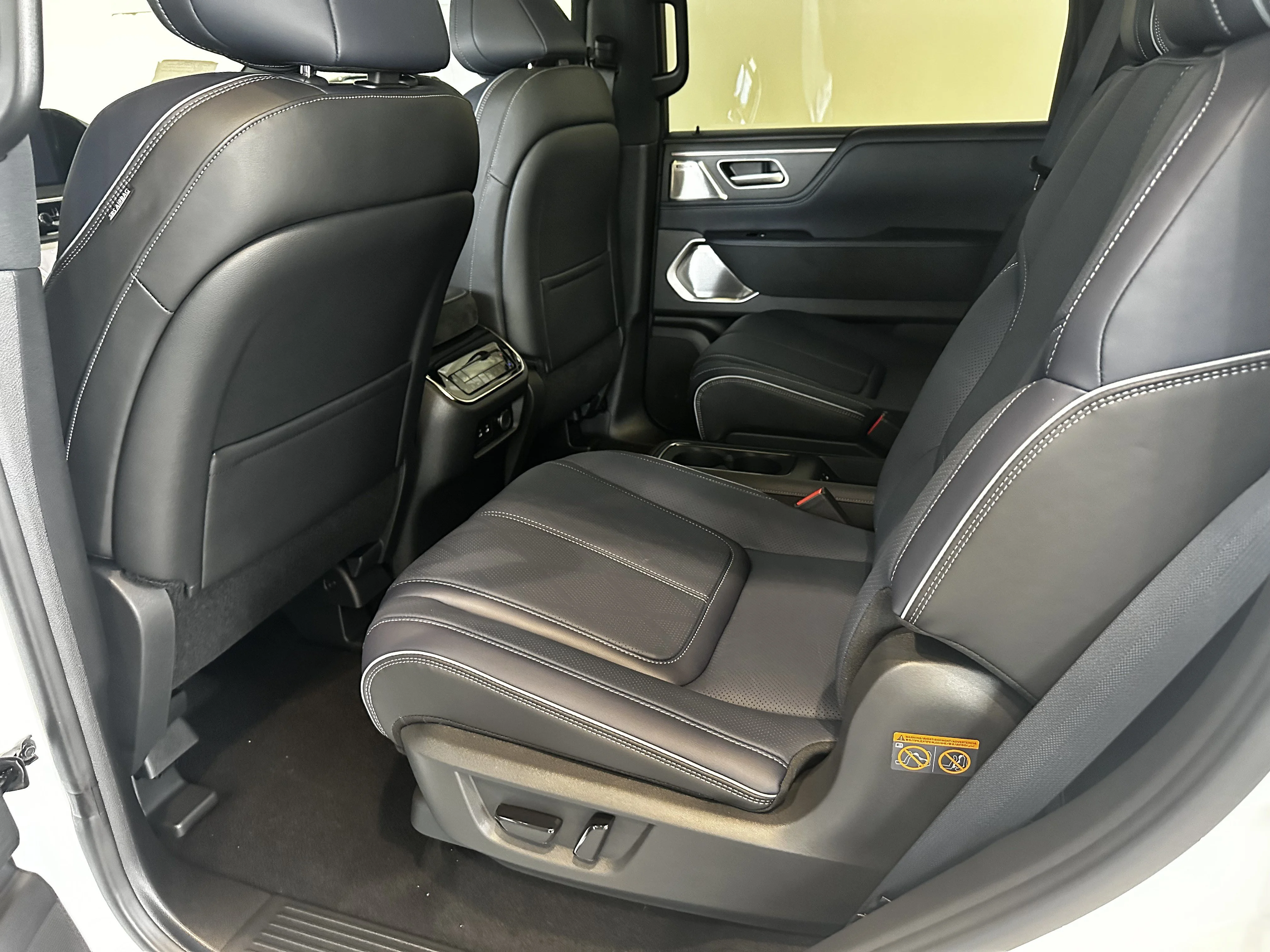 New 2027 2T RADIANT WHIT INFINITI Sport 4WD image 12