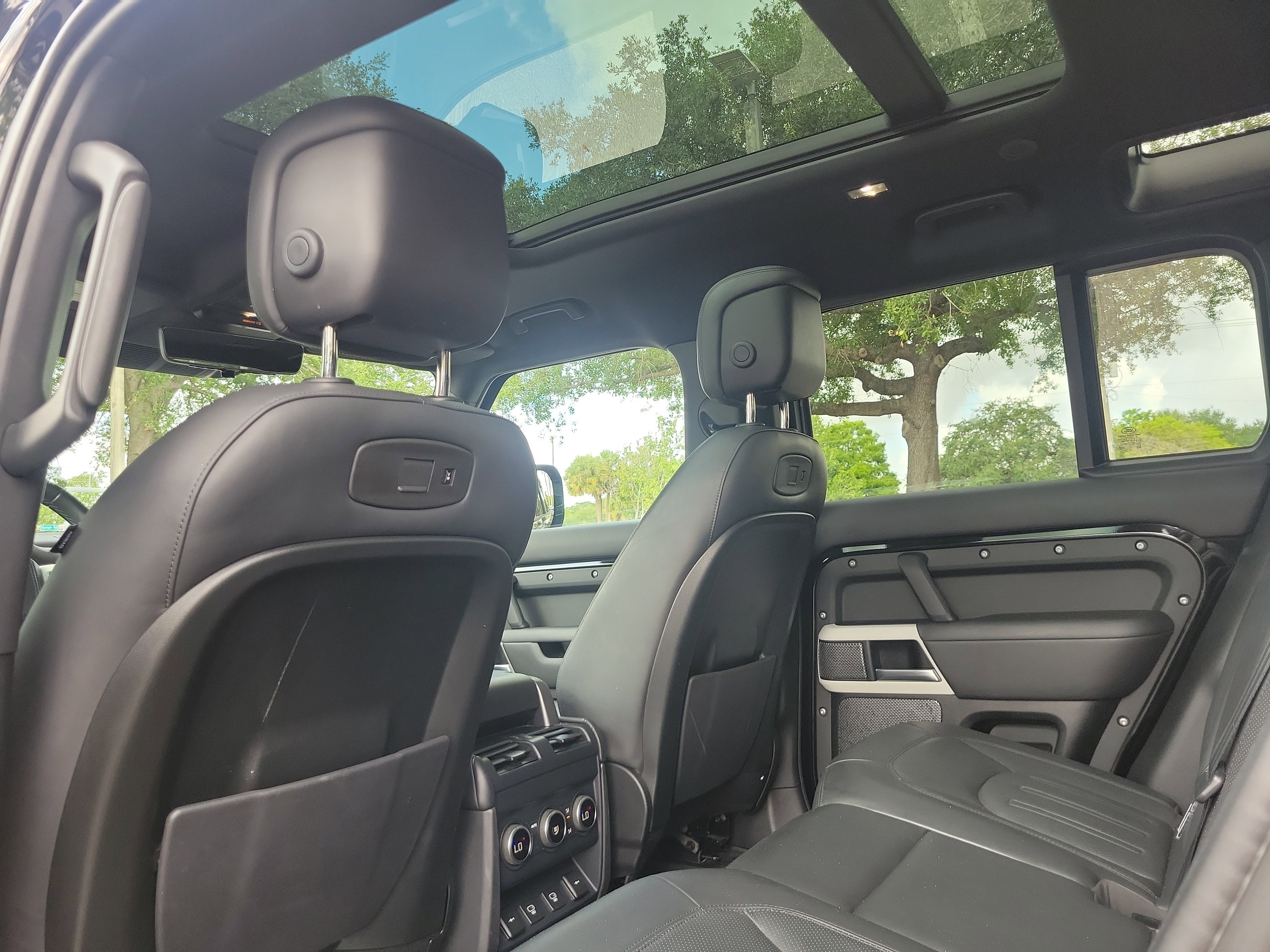 Used 2022 Black Land Rover XS Edition image 11