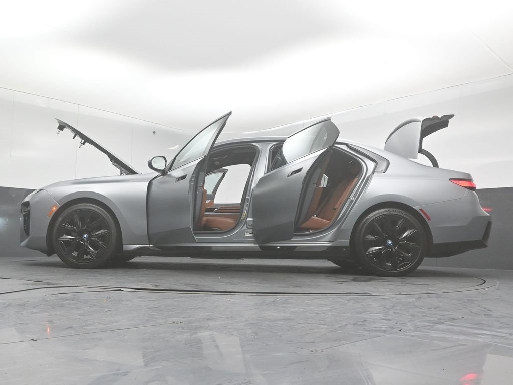2023 BMW I7 - Image 30
