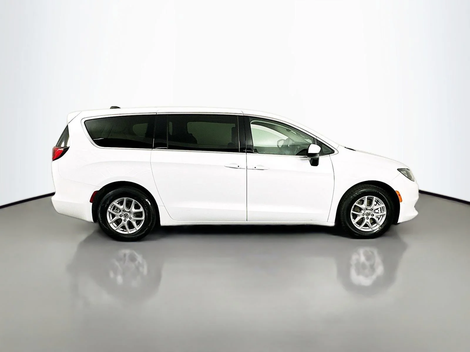 Used 2023 White Chrysler LX image 9