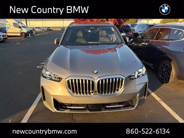 Used 2026 Skyscraper Grey Metallic BMW xDrive40i image 2