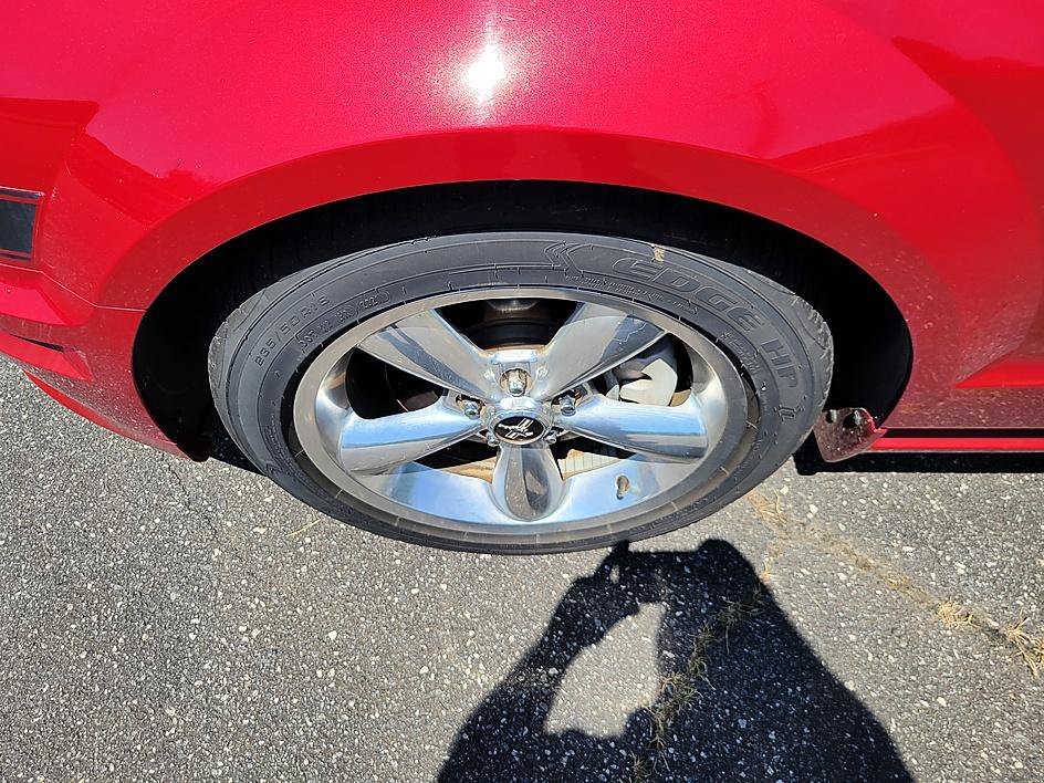 Used 2008 Torch Red Clearcoat Ford GT Premium image 9