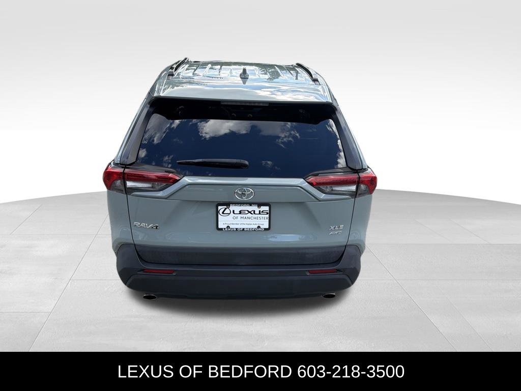 Used 2019  Toyota XLE image 5