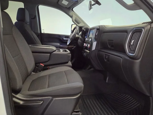 Used 2022 White GMC SLE image 16