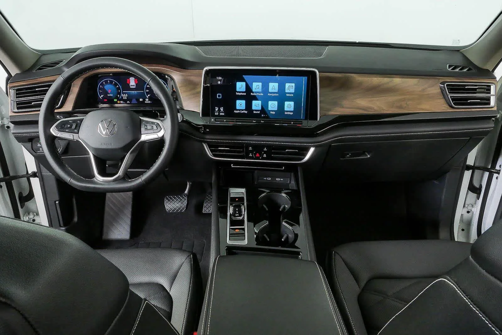 Certified Used 2025  VOLKSWAGEN SE image 18