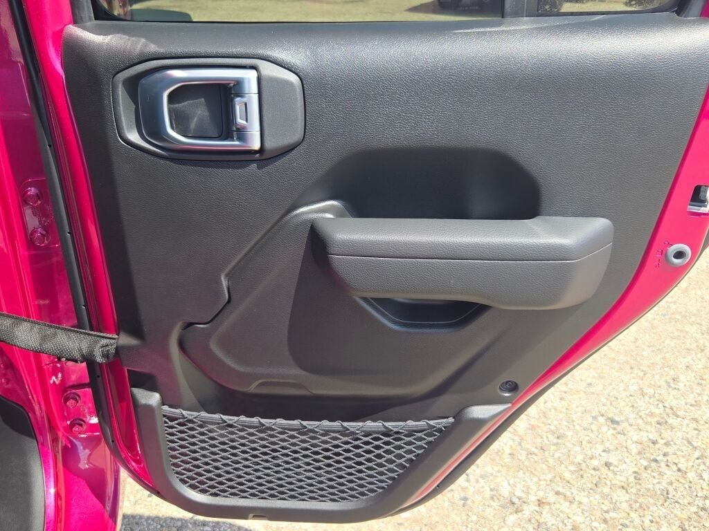 New 2026 Tuscadero Pearlcoat Jeep Sport S image 8