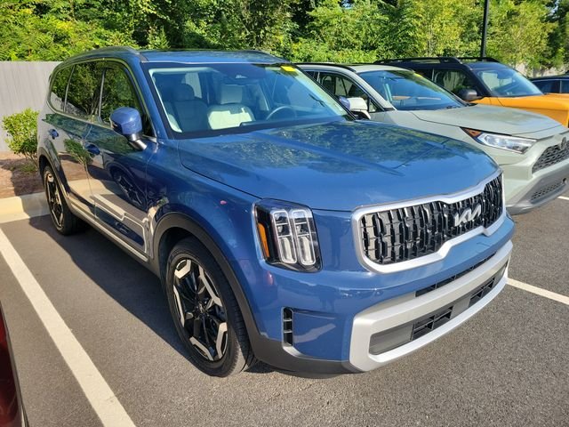 Used 2025 Midnight Kia EX image 3