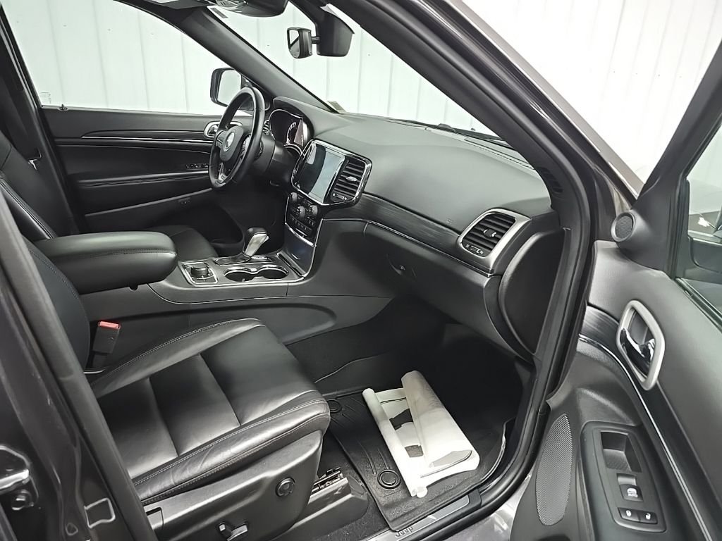 Used 2020 Gray Jeep Limited image 16