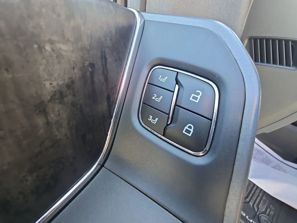 Used 2023 Agate Black Metallic Ford Lariat image 28